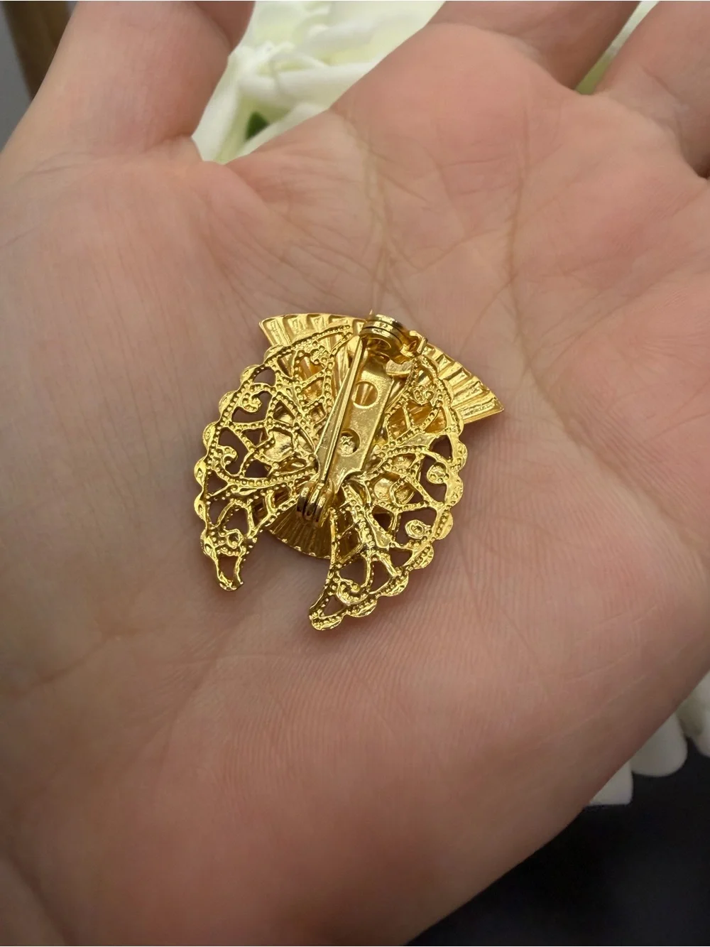 N/A elegant gold